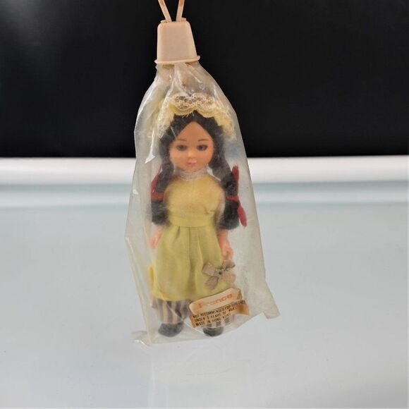 France Vintage 60s Dolls From Around the World - Picture 1 of 6